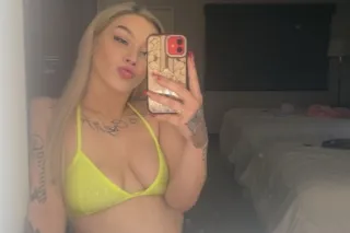 fun sexxy blonde babe back in ... - Image 3