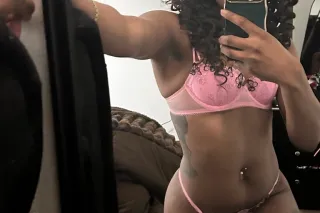 ONLY ✨OUTCALLS ✨ DEPOSIT IS NEEDED ✨ SERIOUS MEN ONLY ✨Pretty , tatted ! and a REAL sweet treat 🍫 Great skills , enjoyable vibes 💕 Hmu * serious men only * 💋😘 - Image 2